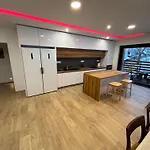 S 6 Izbami - 12 Pevnych Lozok A Pristelky Apartmán