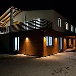 S 6 Izbami - 12 Pevnych Lozok A Pristelky Apartmán