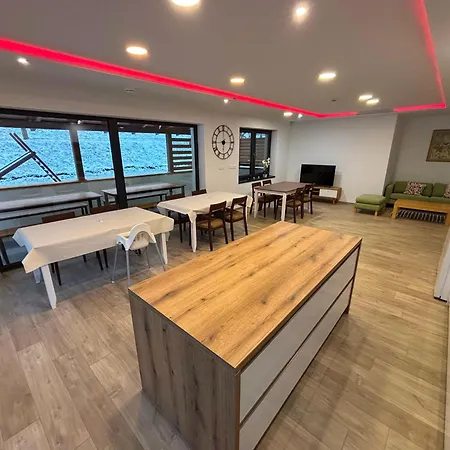 S 6 Izbami - 12 Pevnych Lozok A Pristelky Apartmán
