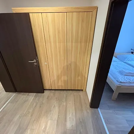 S 6 Izbami - 12 Pevnych Lozok A Pristelky *