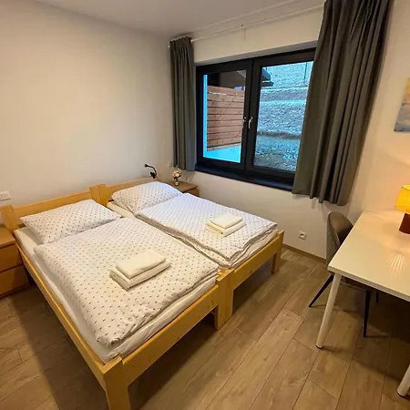 S 6 Izbami - 12 Pevnych Lozok A Pristelky Apartmán