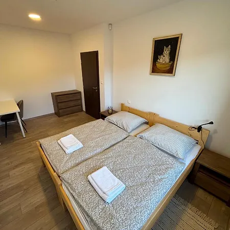 S 6 Izbami - 12 Pevnych Lozok A Pristelky *