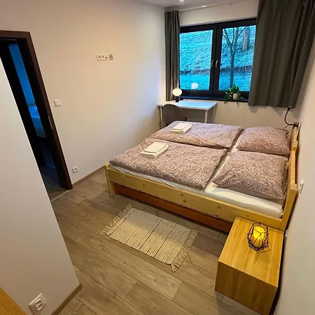 S 6 Izbami - 12 Pevnych Lozok A Pristelky Apartmán *
